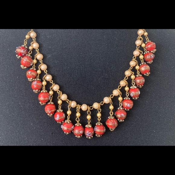 Jewelry - Vintage beautiful pearl and bead necklace